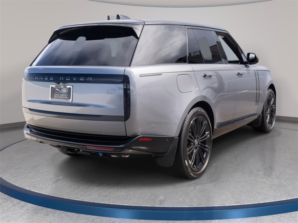 2025 Land Rover Range Rover SE photo 3