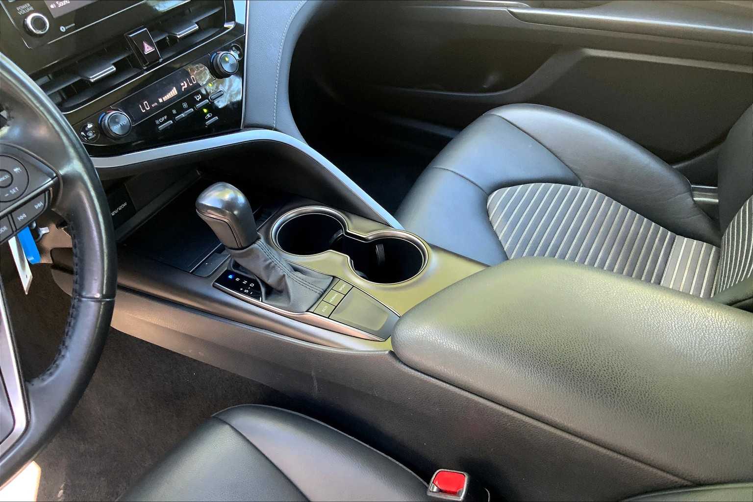 2023 Toyota Camry SE photo 14