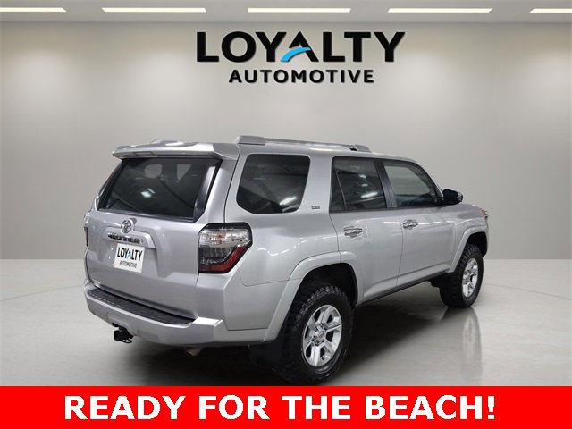 2016 Toyota 4Runner SR5 photo 4