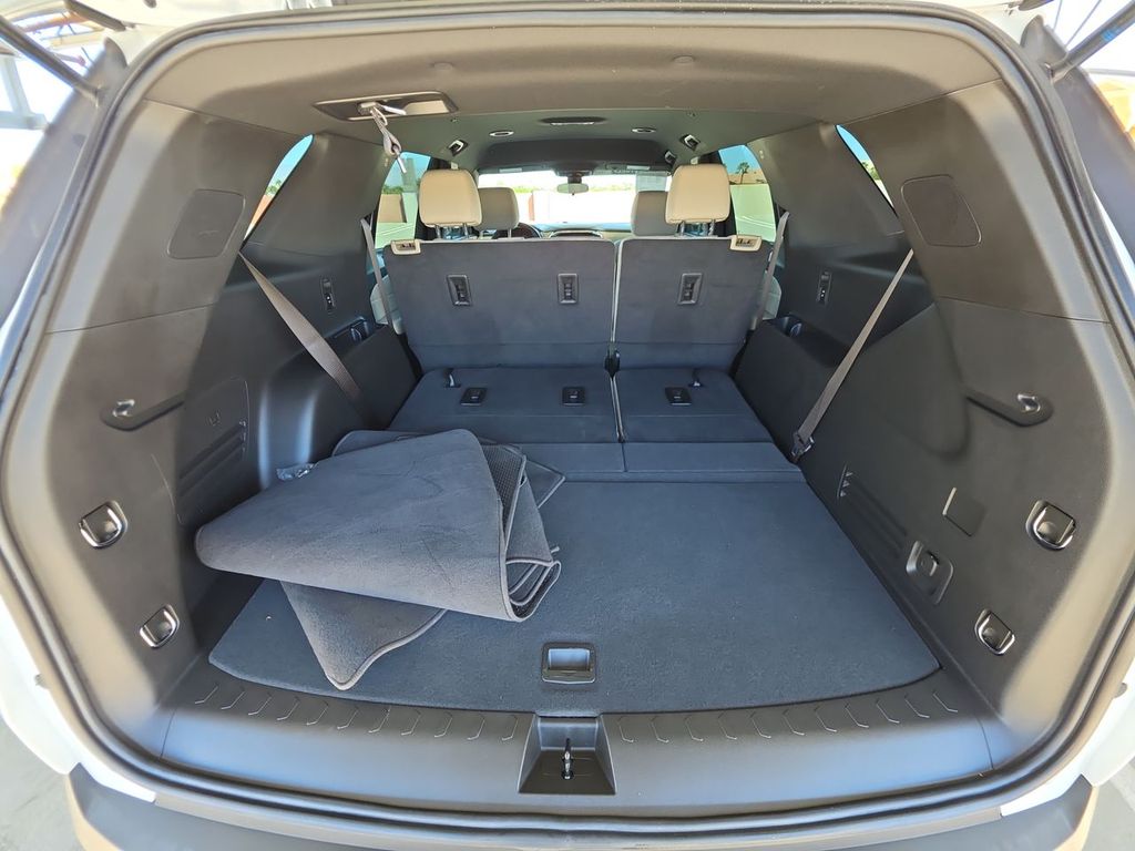 2022 Chevrolet Traverse LS photo 22