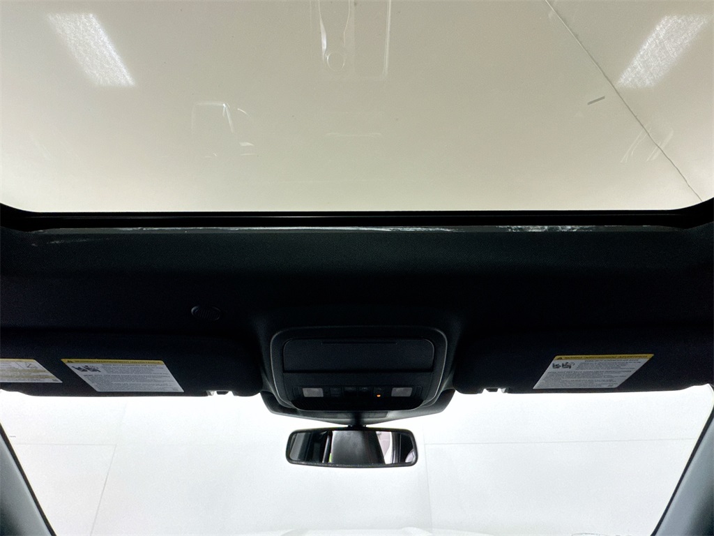 2022 Ford Explorer ST-Line photo 16