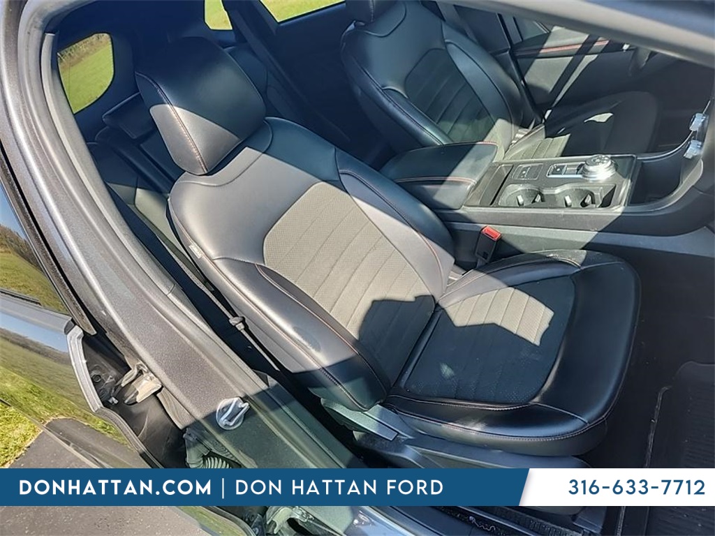 2023 Ford Edge ST photo 3