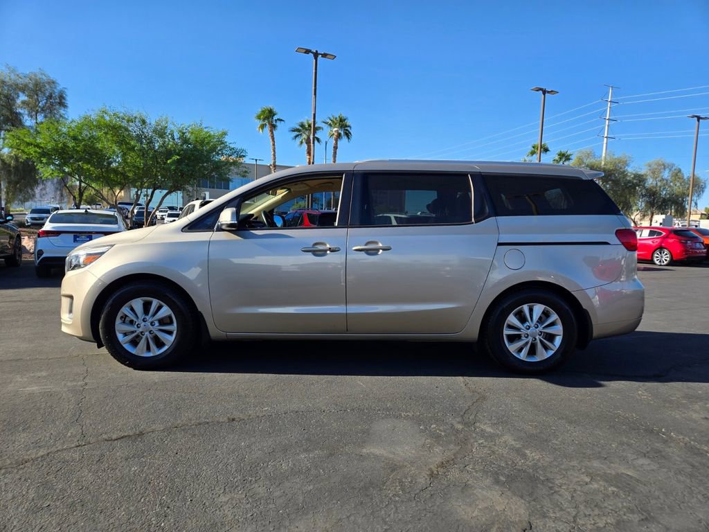 2016 Kia Sedona LX photo 3