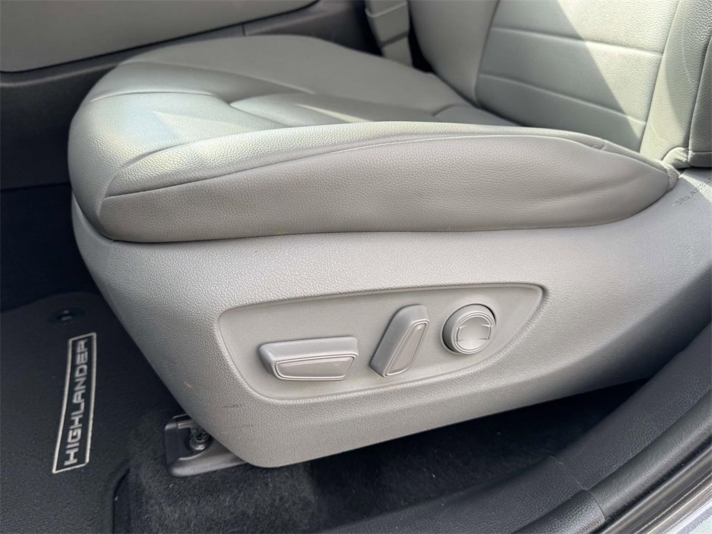 2021 Toyota Highlander Hybrid XLE photo 17