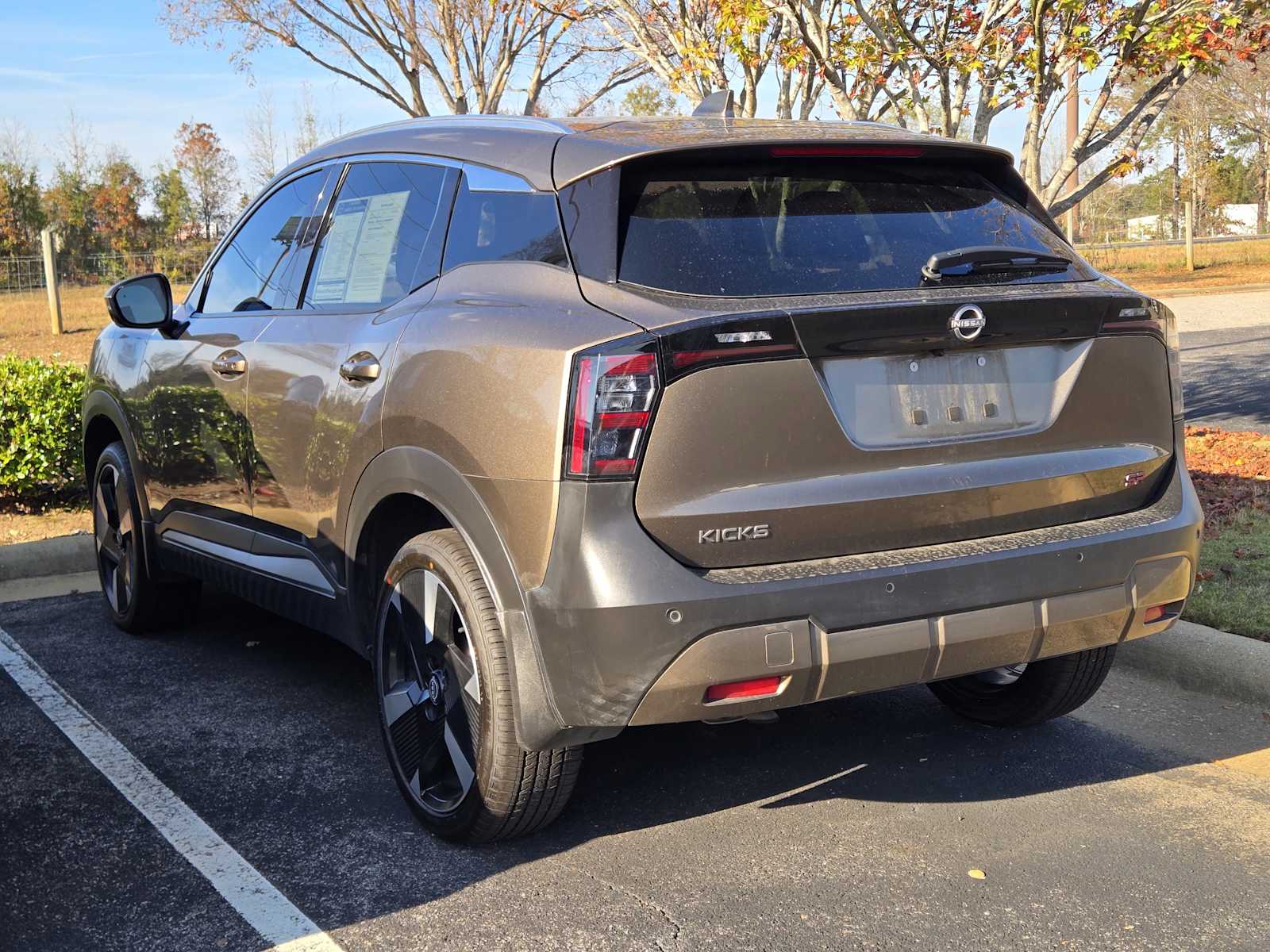 2025 Nissan Kicks SR photo 4