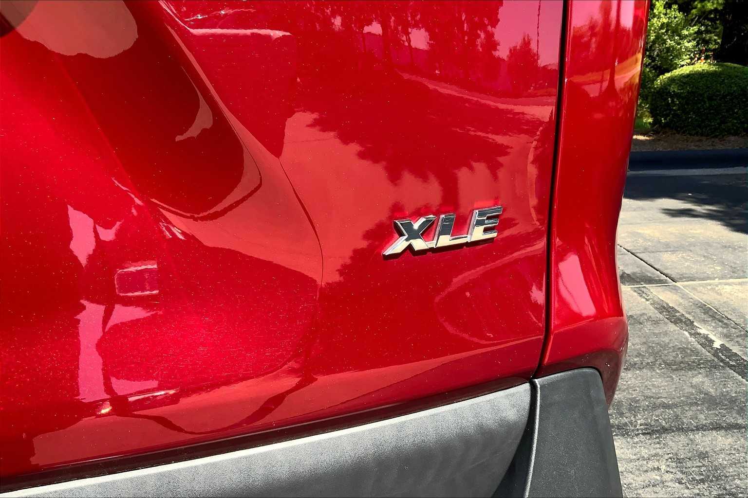 2023 Toyota RAV4 XLE photo 9