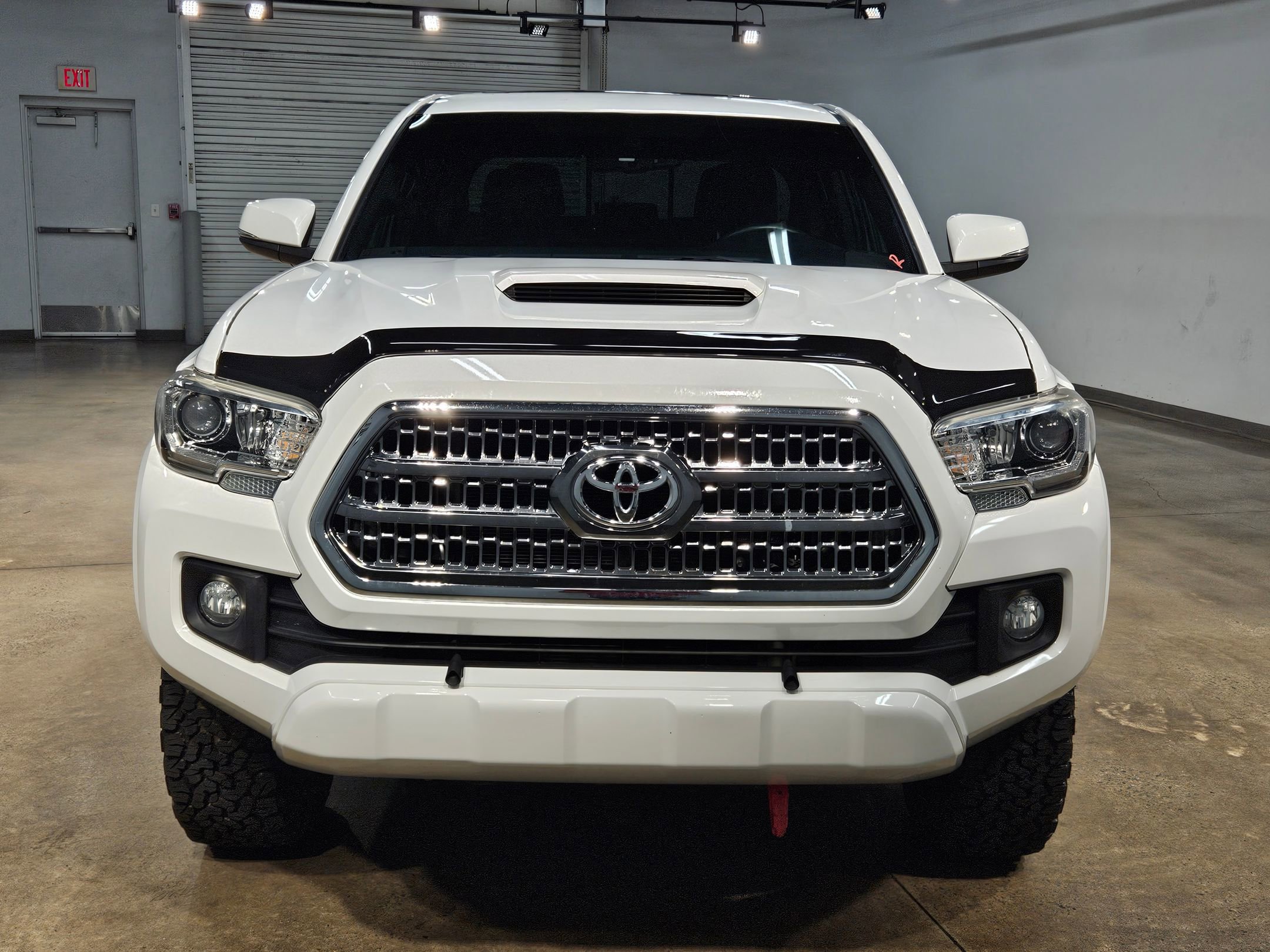 Used 2017 Toyota Tacoma TRD Sport with VIN 3TMCZ5AN8HM085544 for sale in Little Rock