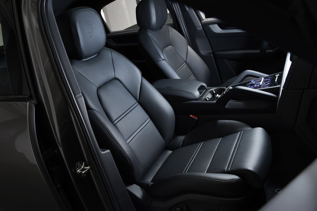 2025 Porsche Cayenne E-Hybrid photo 31