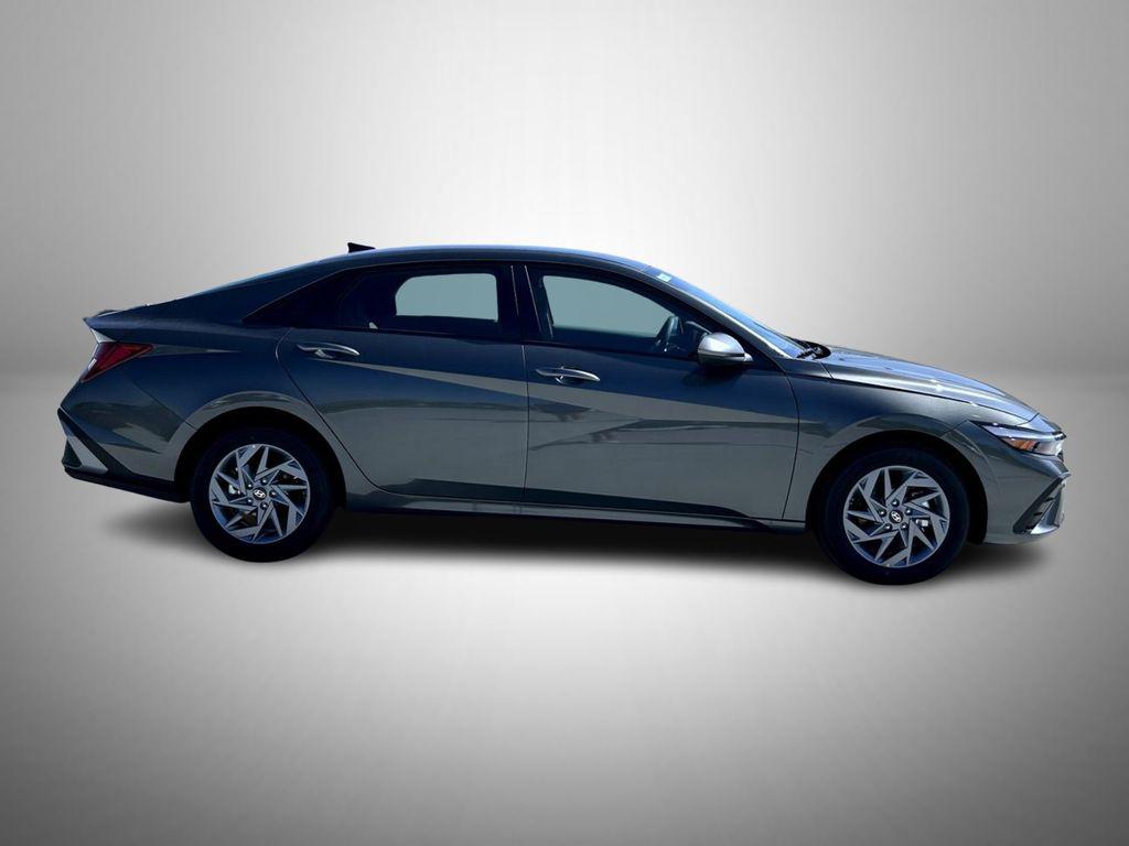 2025 Hyundai Elantra Hybrid Blue photo 4