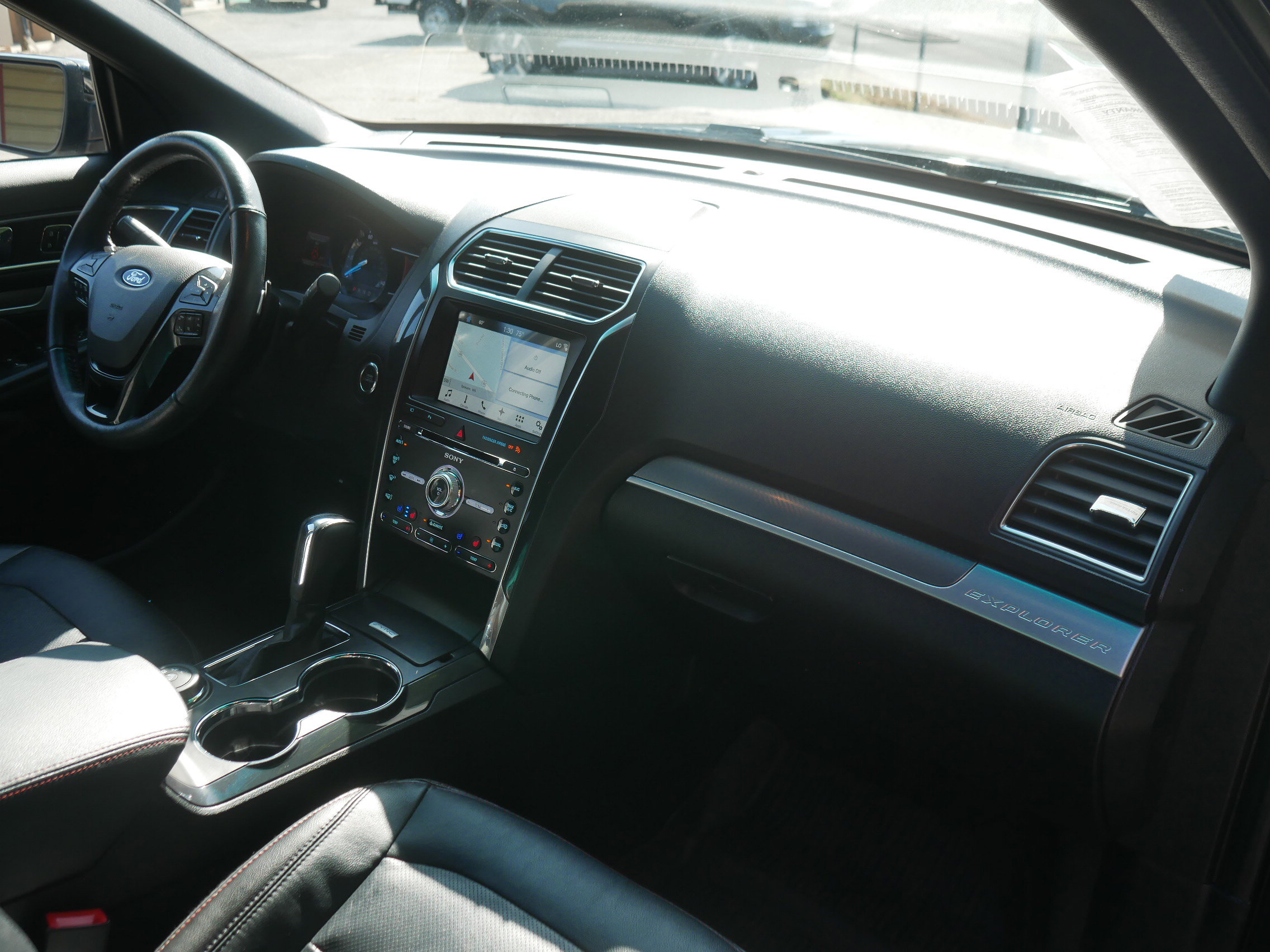 2017 Ford Explorer Sport photo 16