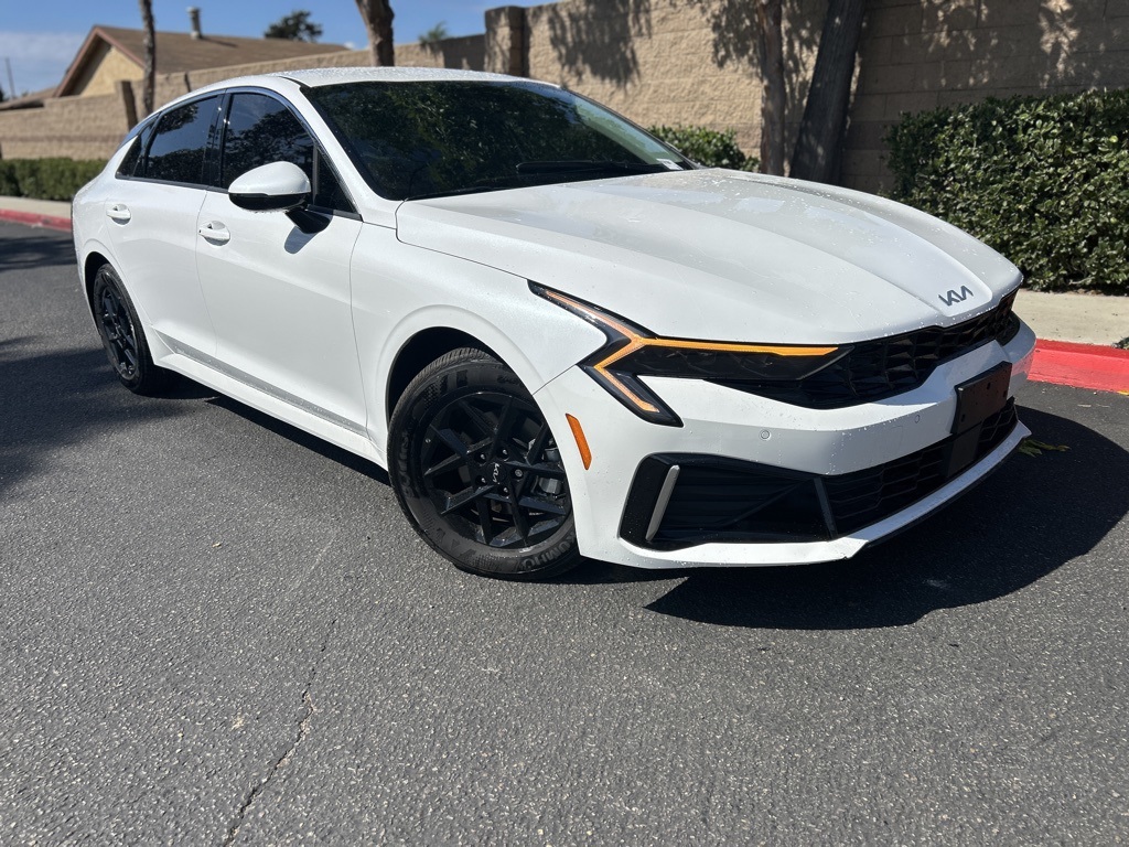 Used 2025 White Kia LXS image 1