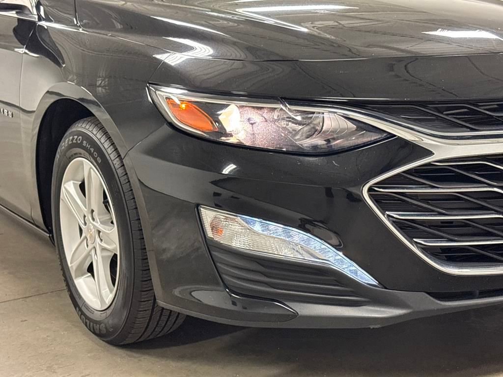 2023 Chevrolet Malibu 1LT photo 3