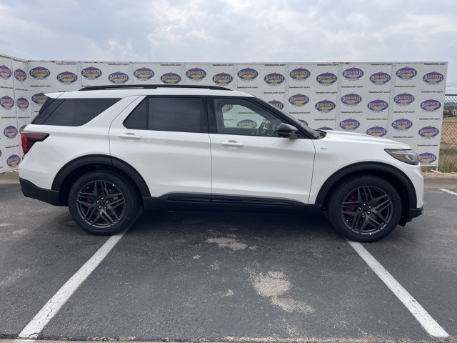 2026 Ford Explorer ST-LINE's photo