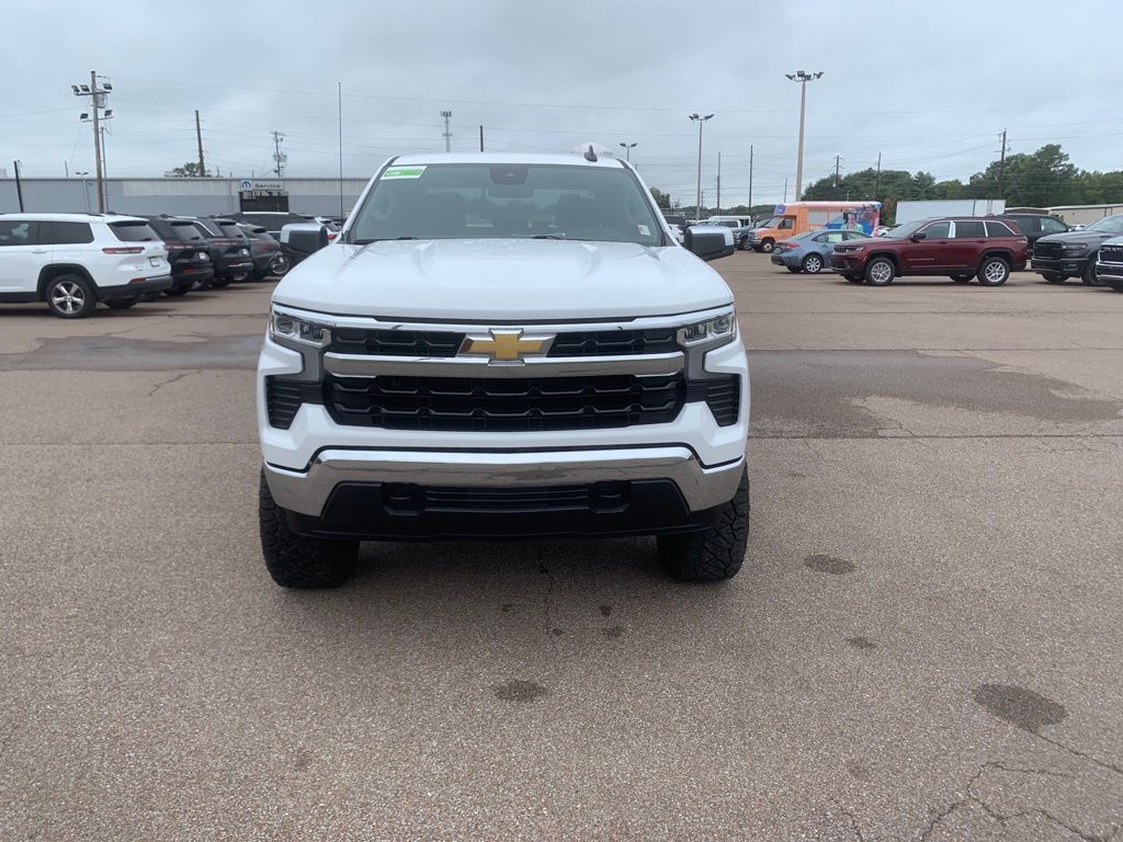 2024 Chevrolet Silverado 1500 LT photo 2