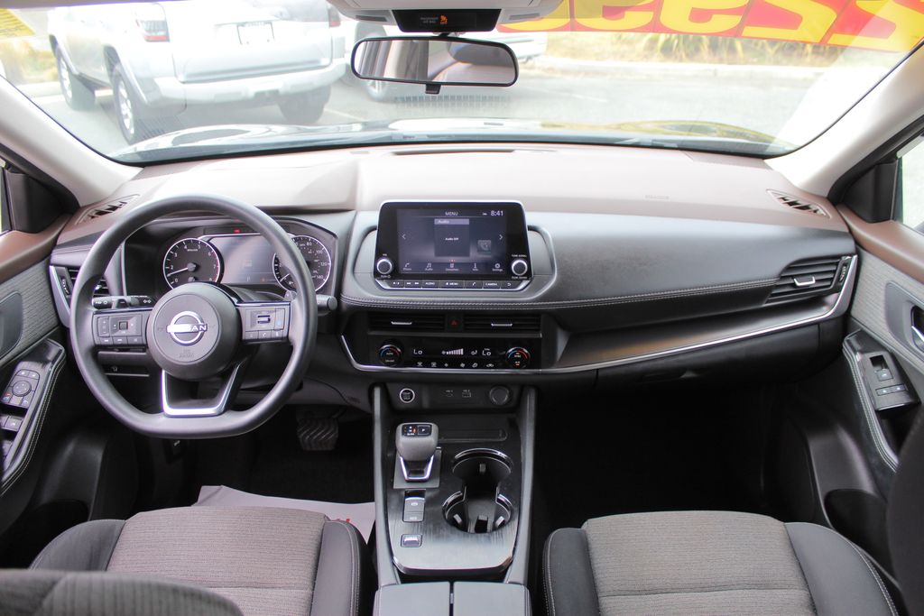 2023 Nissan Rogue SV photo 16