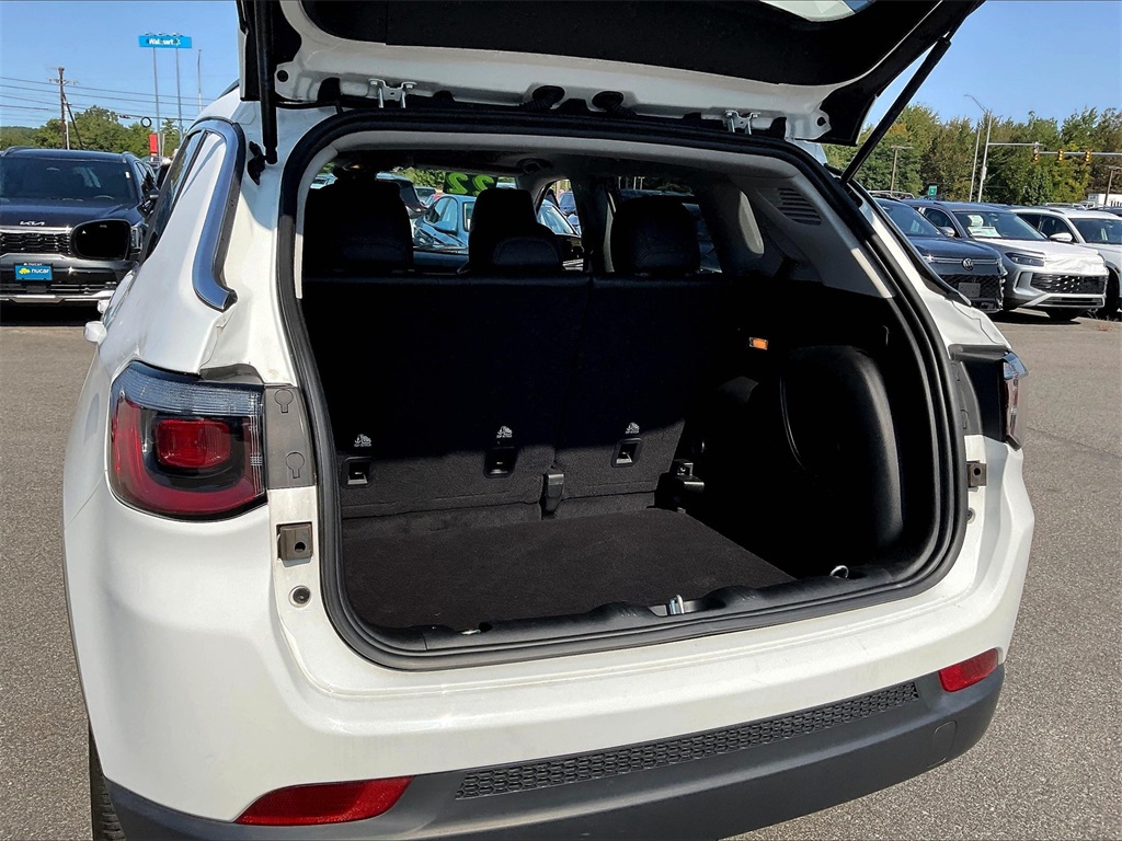 2022 Jeep Compass Latitude Lux photo 34