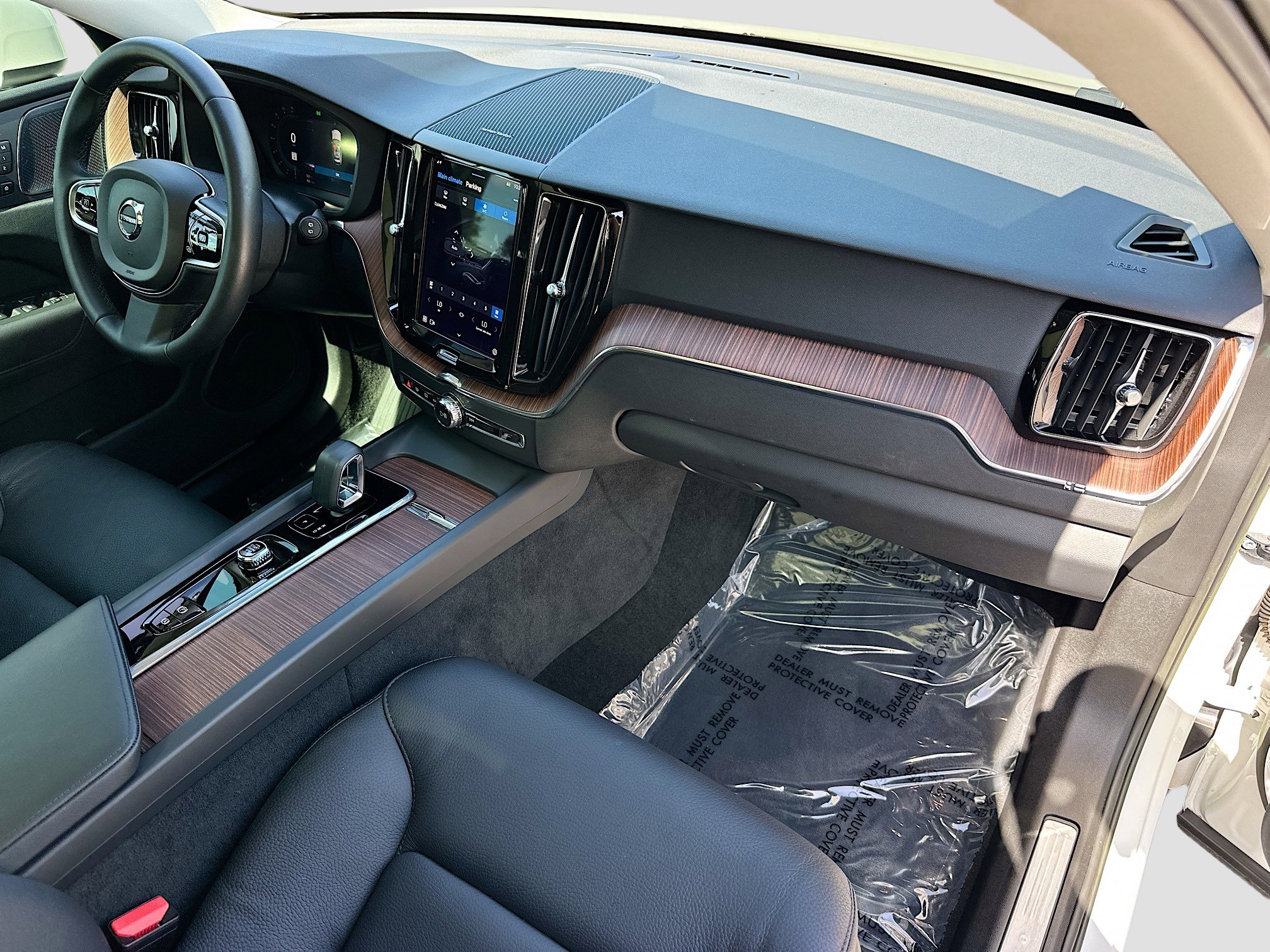 2023 Volvo XC60 Plus photo 33
