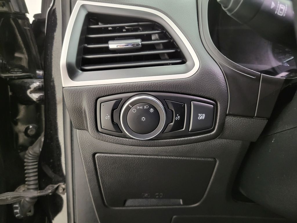 2024 Ford Edge SEL photo 27