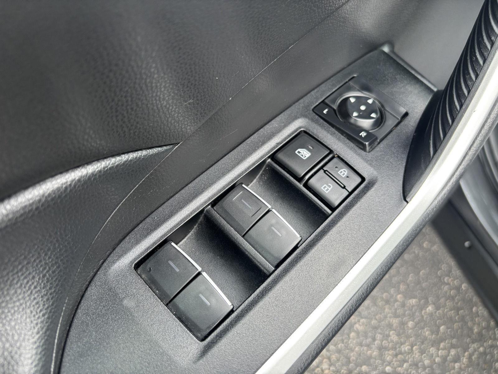 2023 Toyota RAV4 XLE photo 13