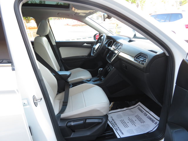 2020 Volkswagen Tiguan SEL photo 12