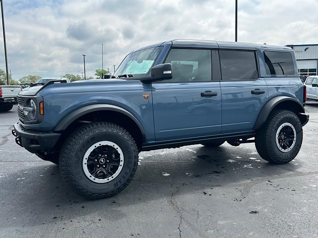 2025 Ford Bronco Badlands photo 2