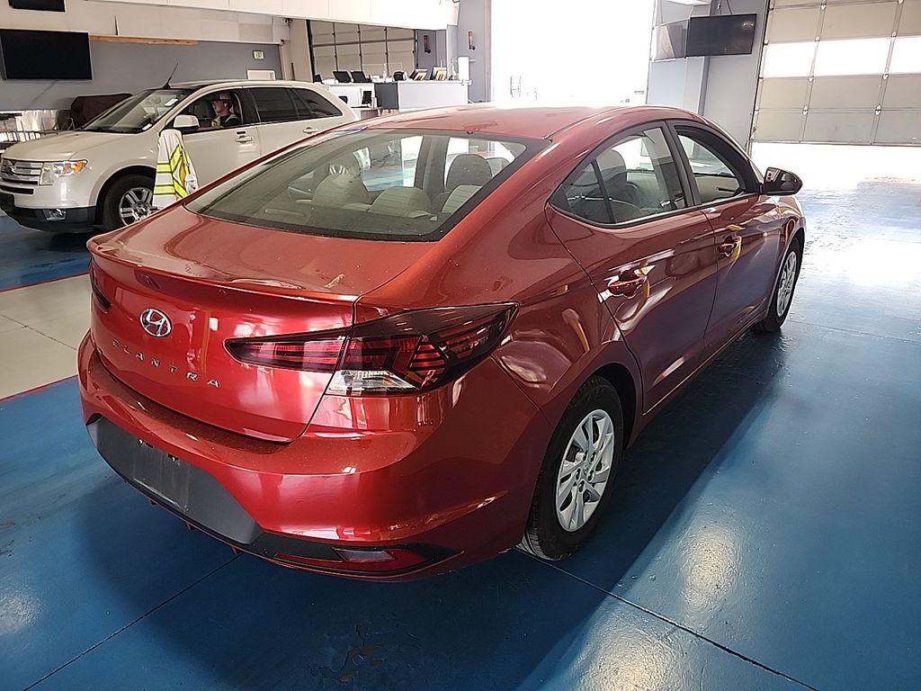 2019 Hyundai Elantra SE photo 5