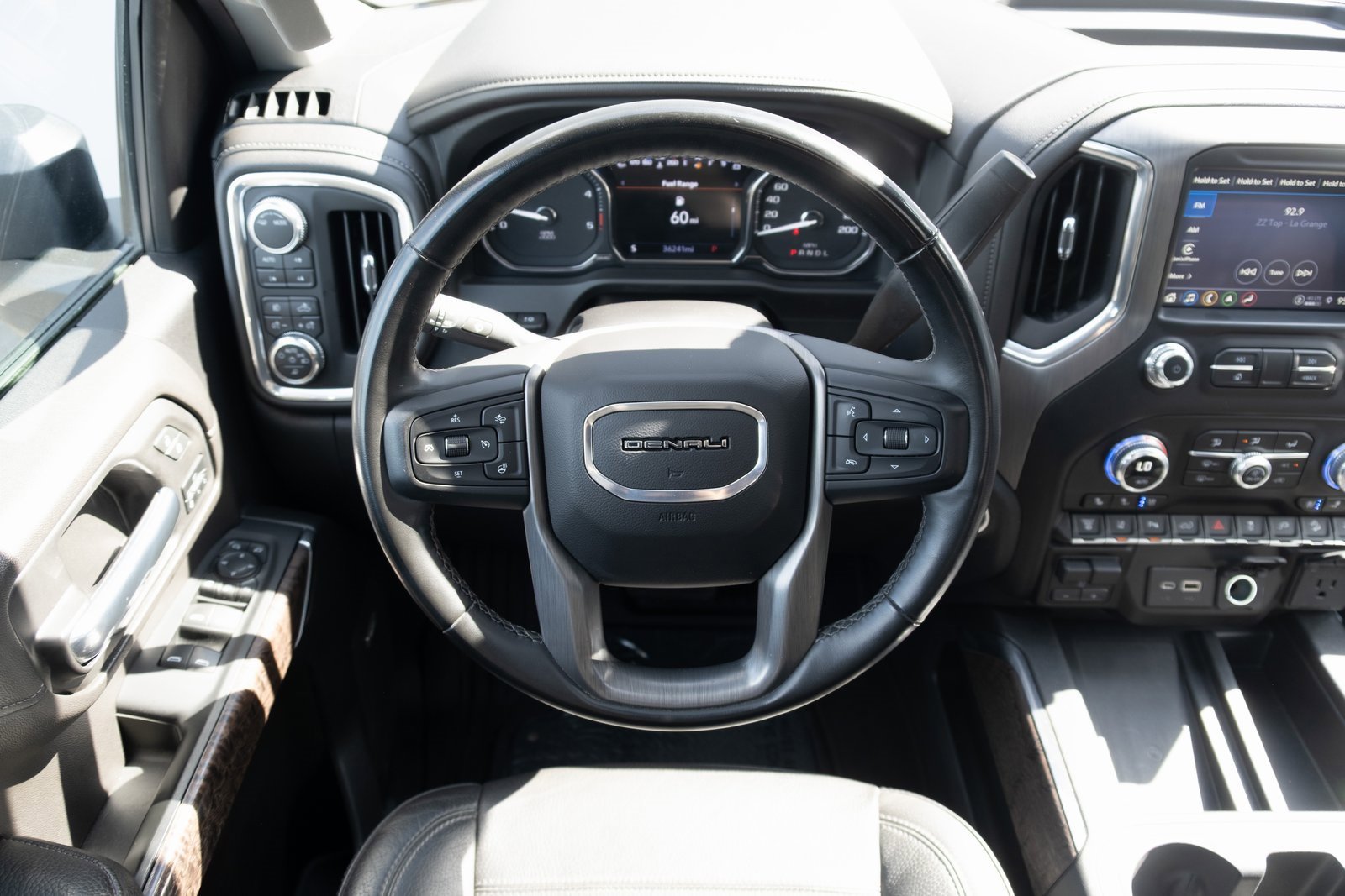 2023 Toyota RAV4 3500 HD Denali photo 2