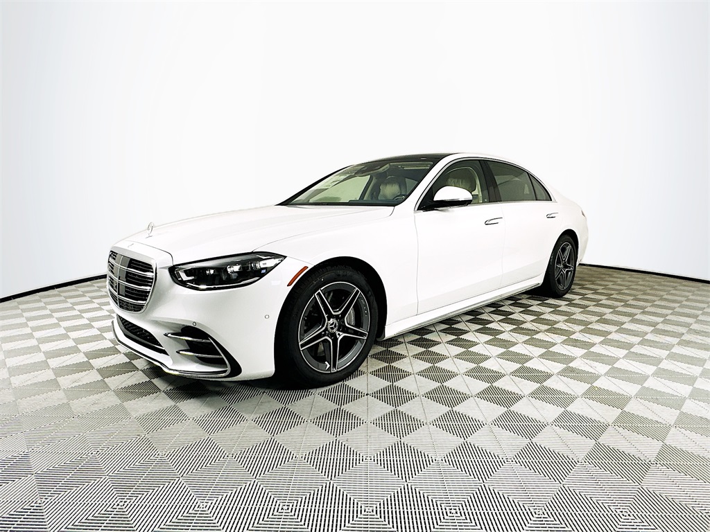 2025 Mercedes Benz S 580 4MATIC photo 3
