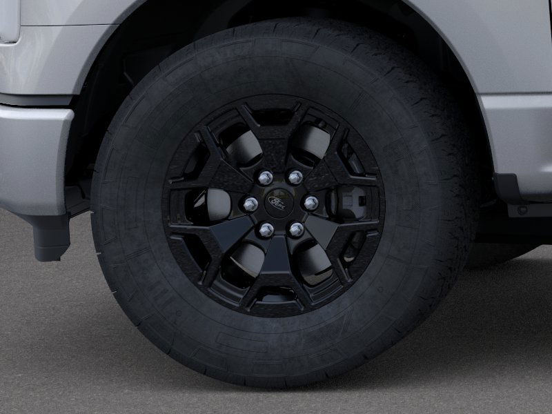 2025 Ford F-150 Lightning XLT photo 14