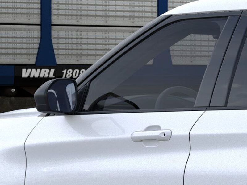 2025 Ford Explorer photo 17