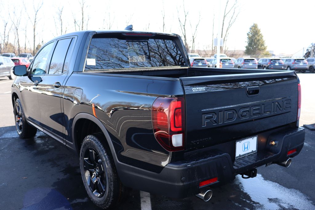 2025 Honda Ridgeline Black Edition photo 3
