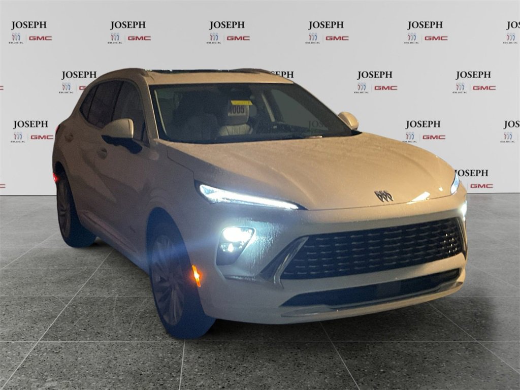 2025 Buick Envision Avenir's photo