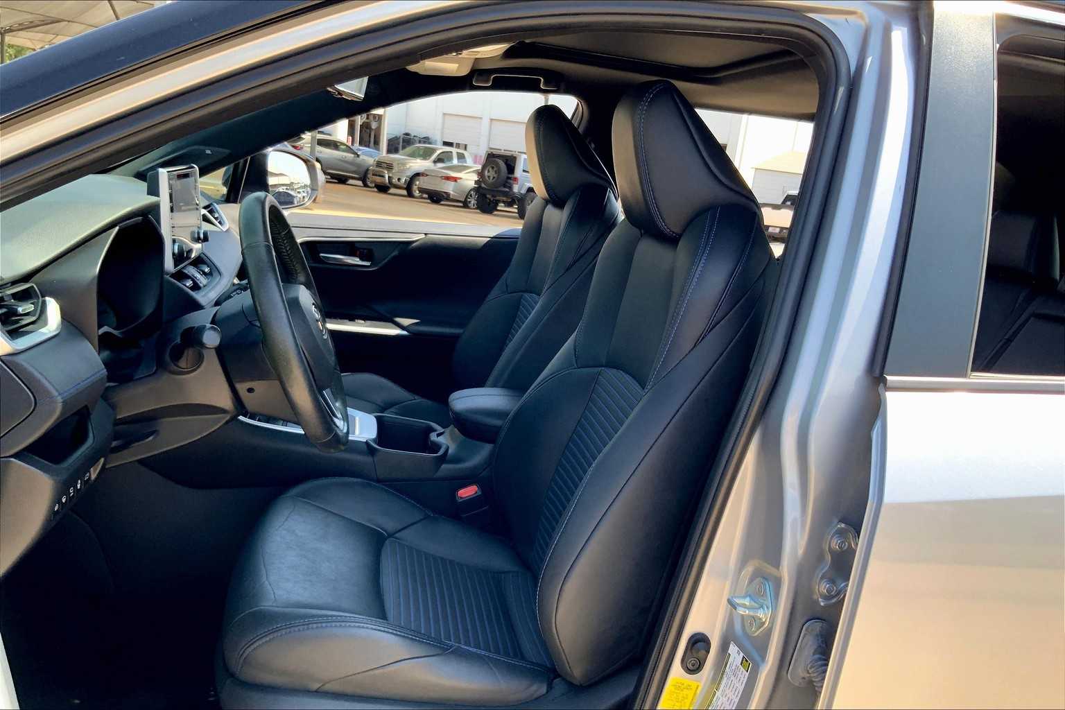 2022 Toyota RAV4 Hybrid XSE photo 7