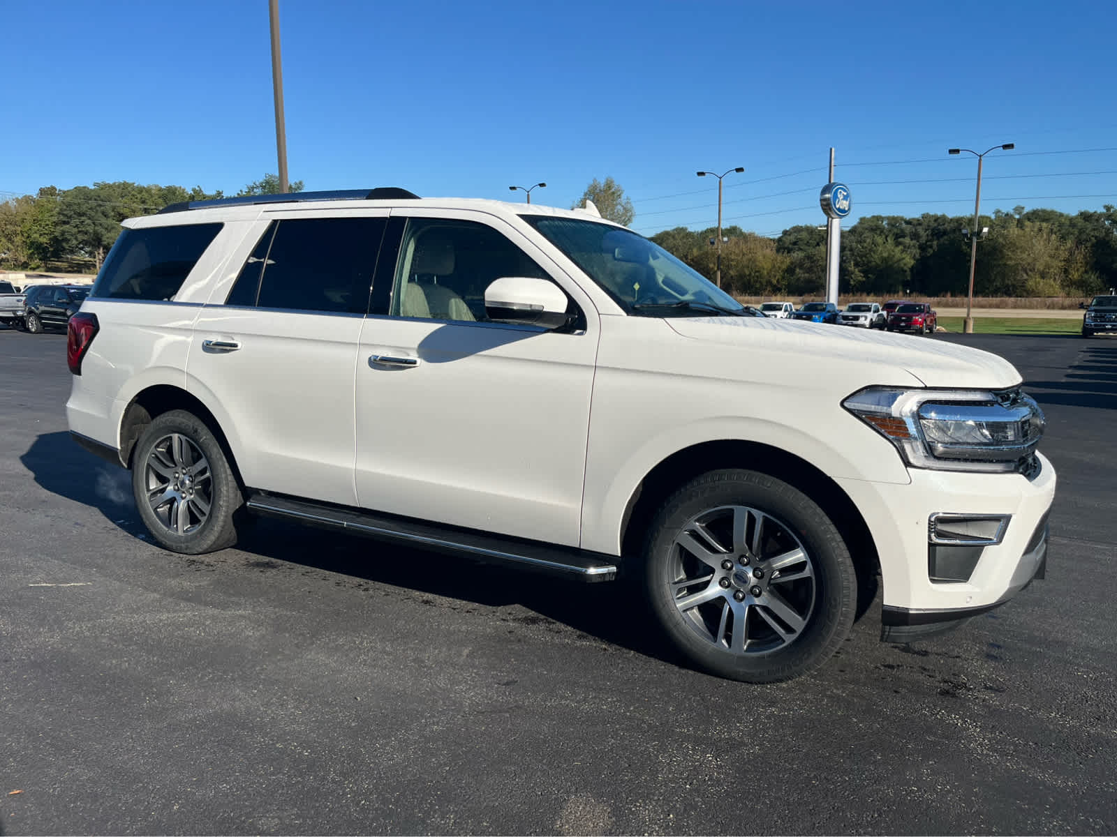 2022 Ford Expedition Limited photo 2