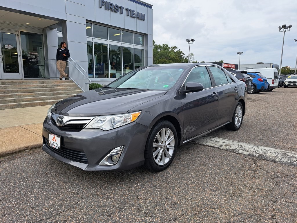 2012 Toyota Camry XLE photo 2