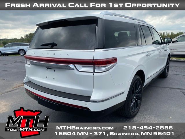 2022 Lincoln Navigator L Reserve Monochromatic photo 8