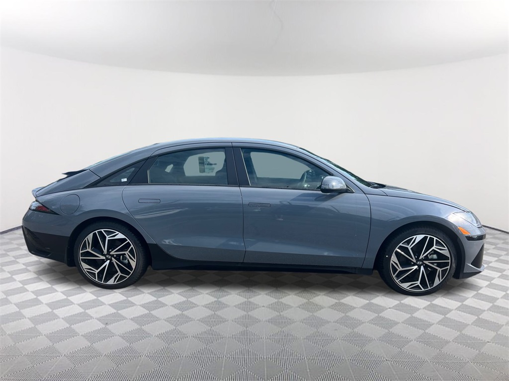 2025 Hyundai Ioniq 6 SEL photo 4