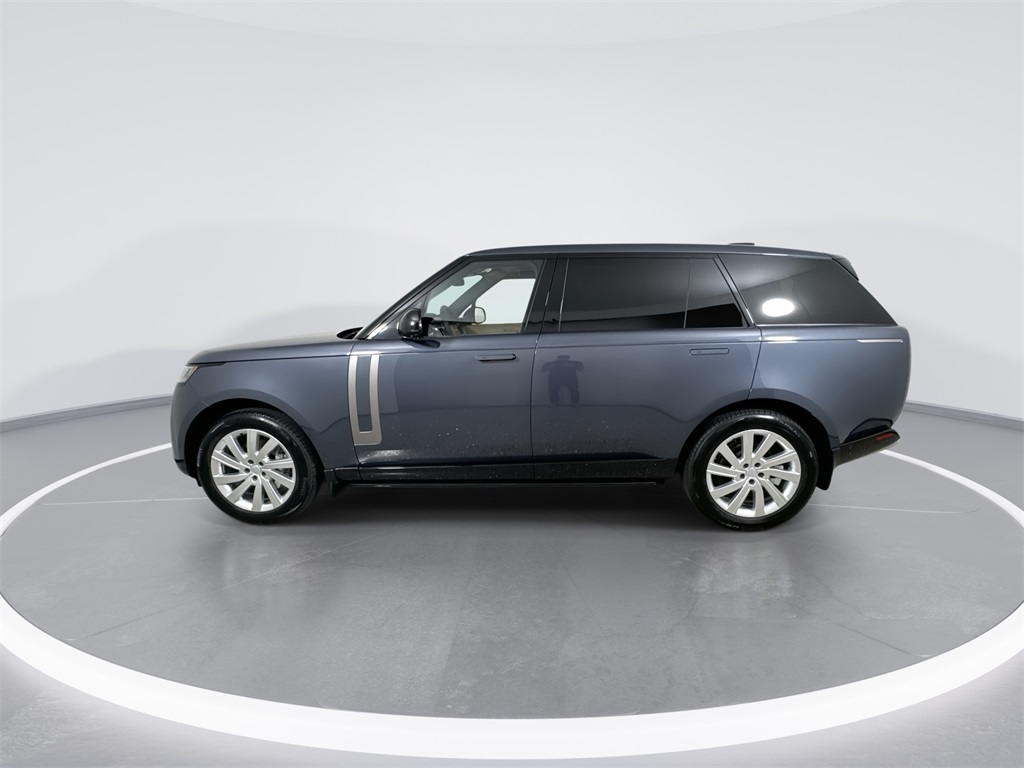 2025 Land Rover Range Rover SE photo 4