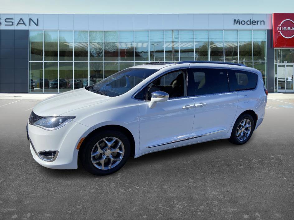 2018 Chrysler Pacifica Limited's photo