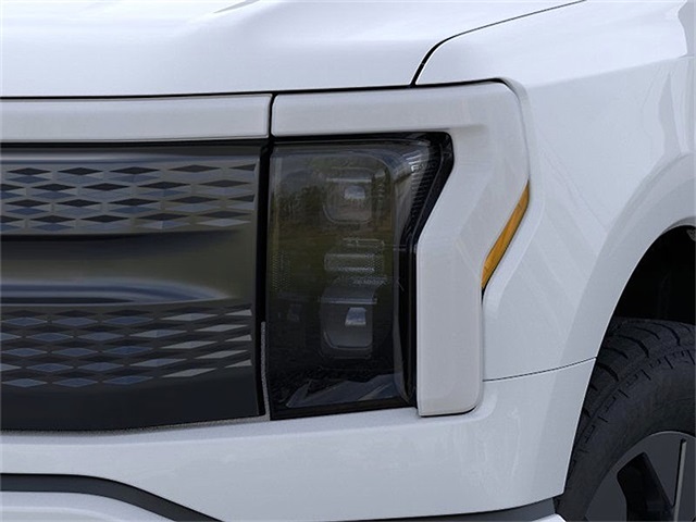 2025 Ford F-150 Lightning photo 17