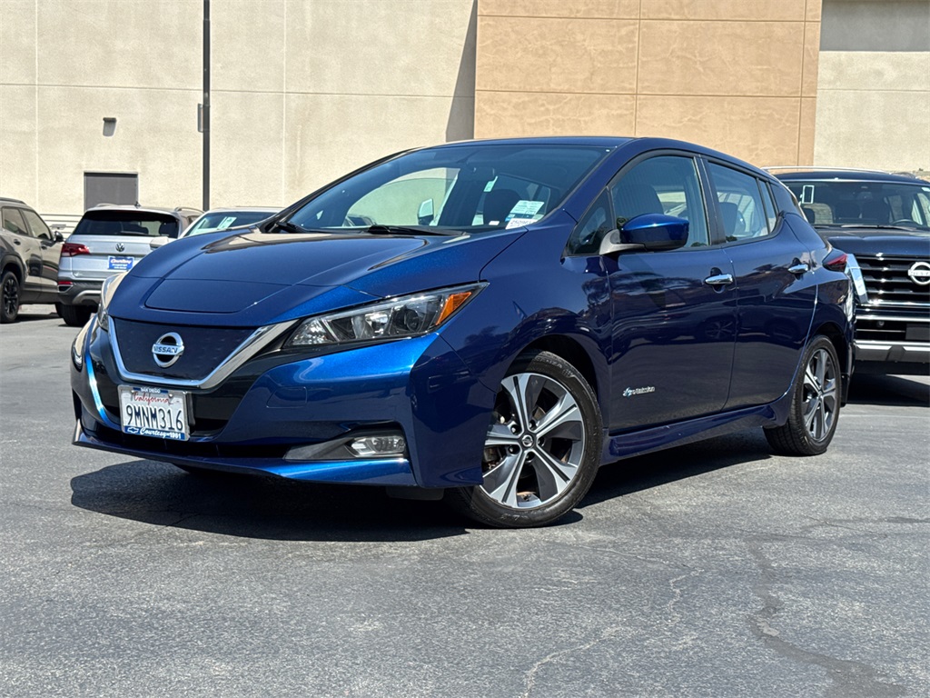 2019 Nissan Leaf SV photo 2