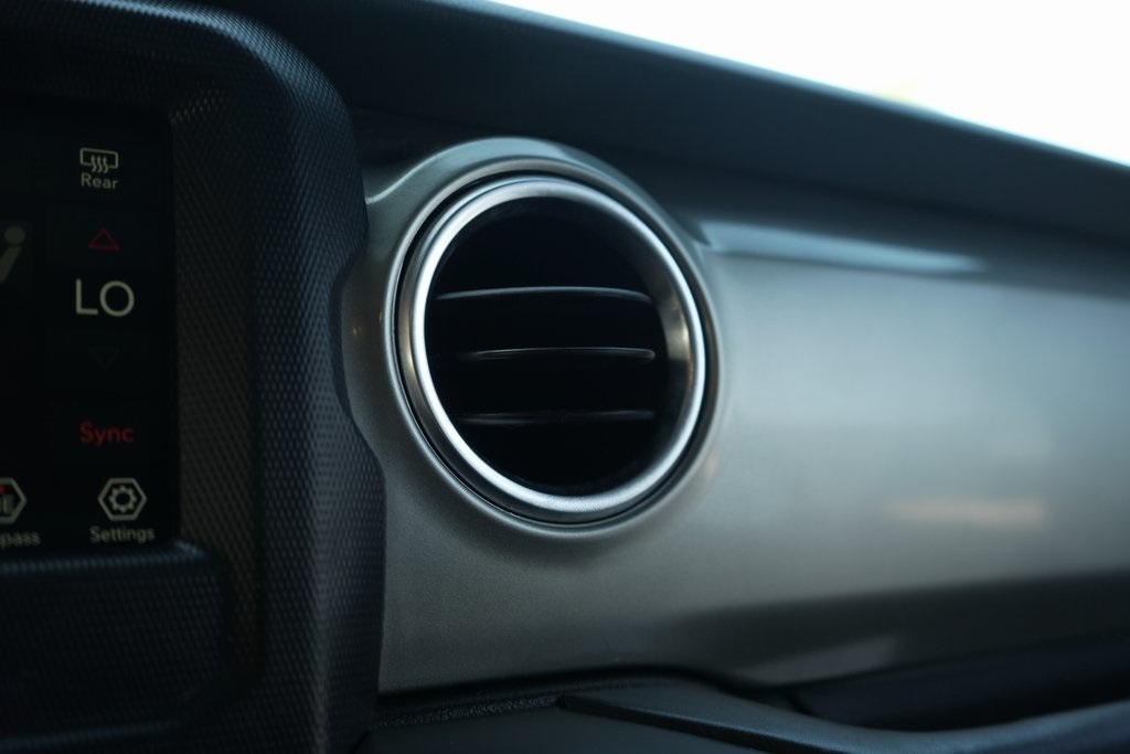 2019 Jeep Wrangler Unlimited Sahara photo 24