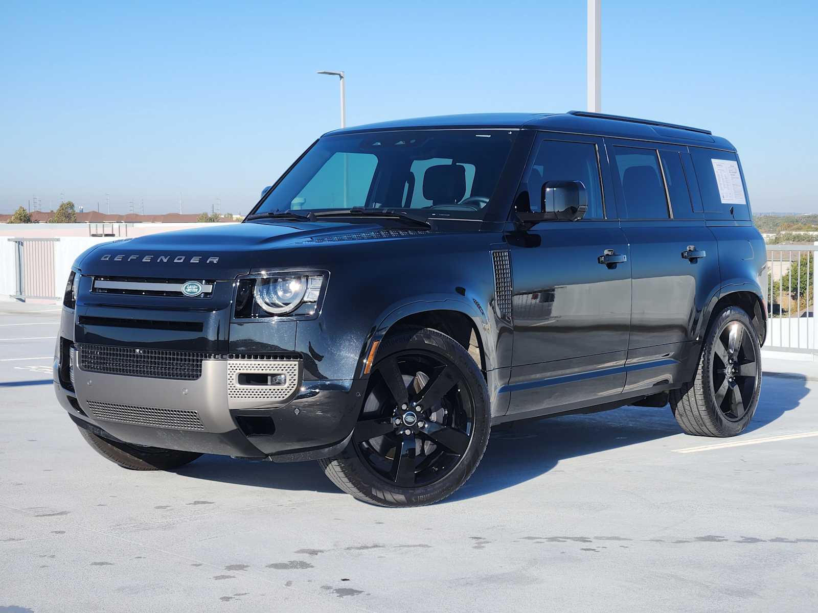 2025 Land Rover Defender X-Dynamic SE's photo