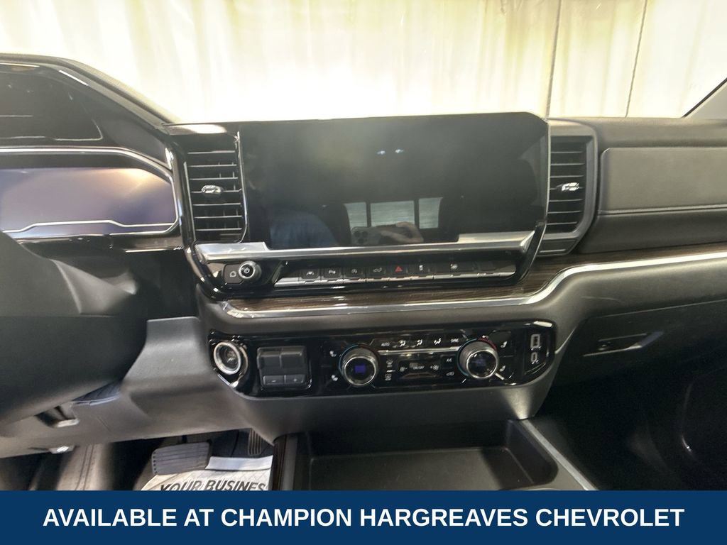 2023 Chevrolet Silverado 1500 RST photo 10