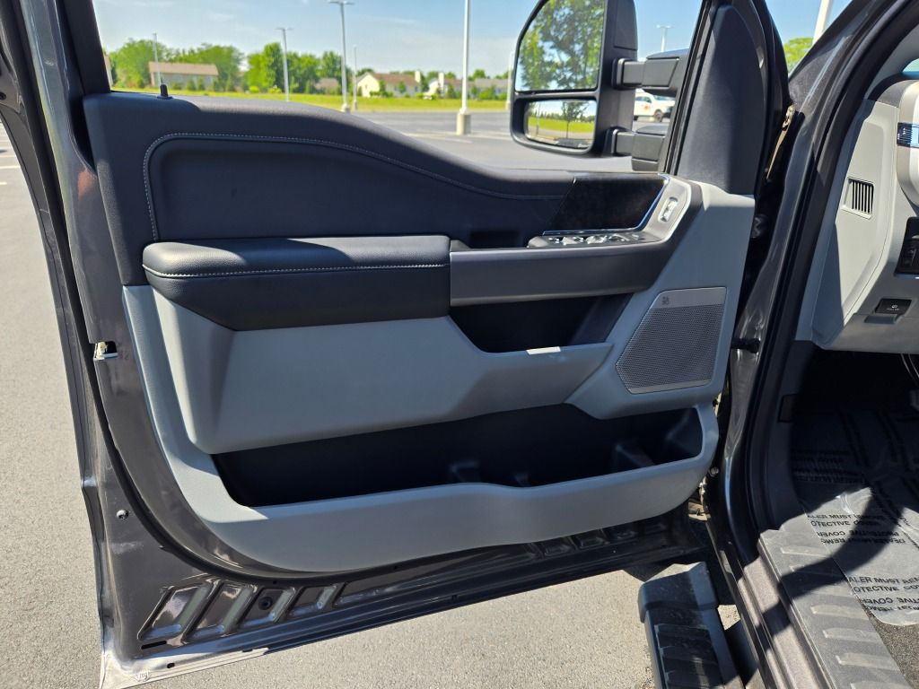 2025 Ford F-250 XLT photo 17