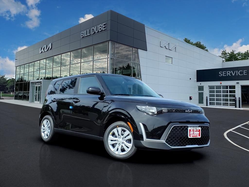 2025 Kia Soul LX's photo