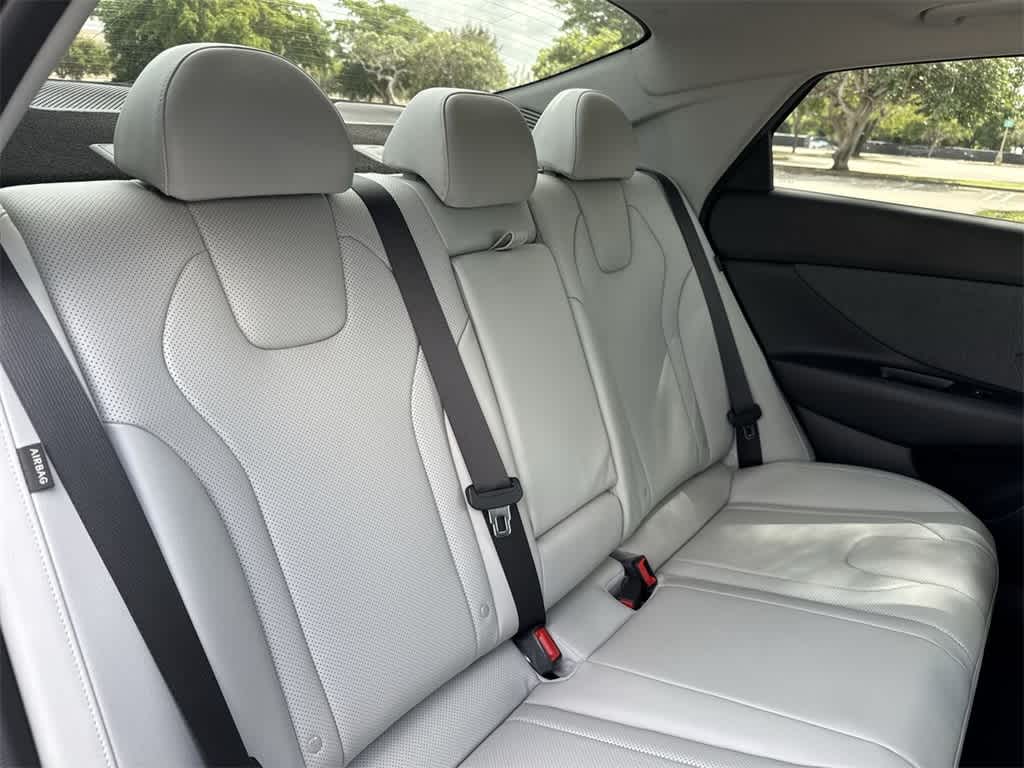 2024 Hyundai Elantra Limited photo 23