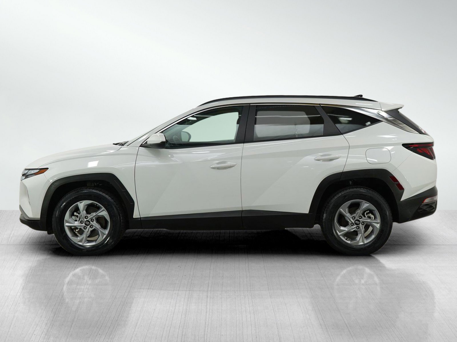 Used 2024 Hyundai Tucson SEL with VIN 5NMJBCDE9RH388901 for sale in Minneapolis, Minnesota