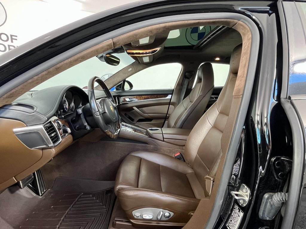 2015 Porsche Panamera Base S photo 16