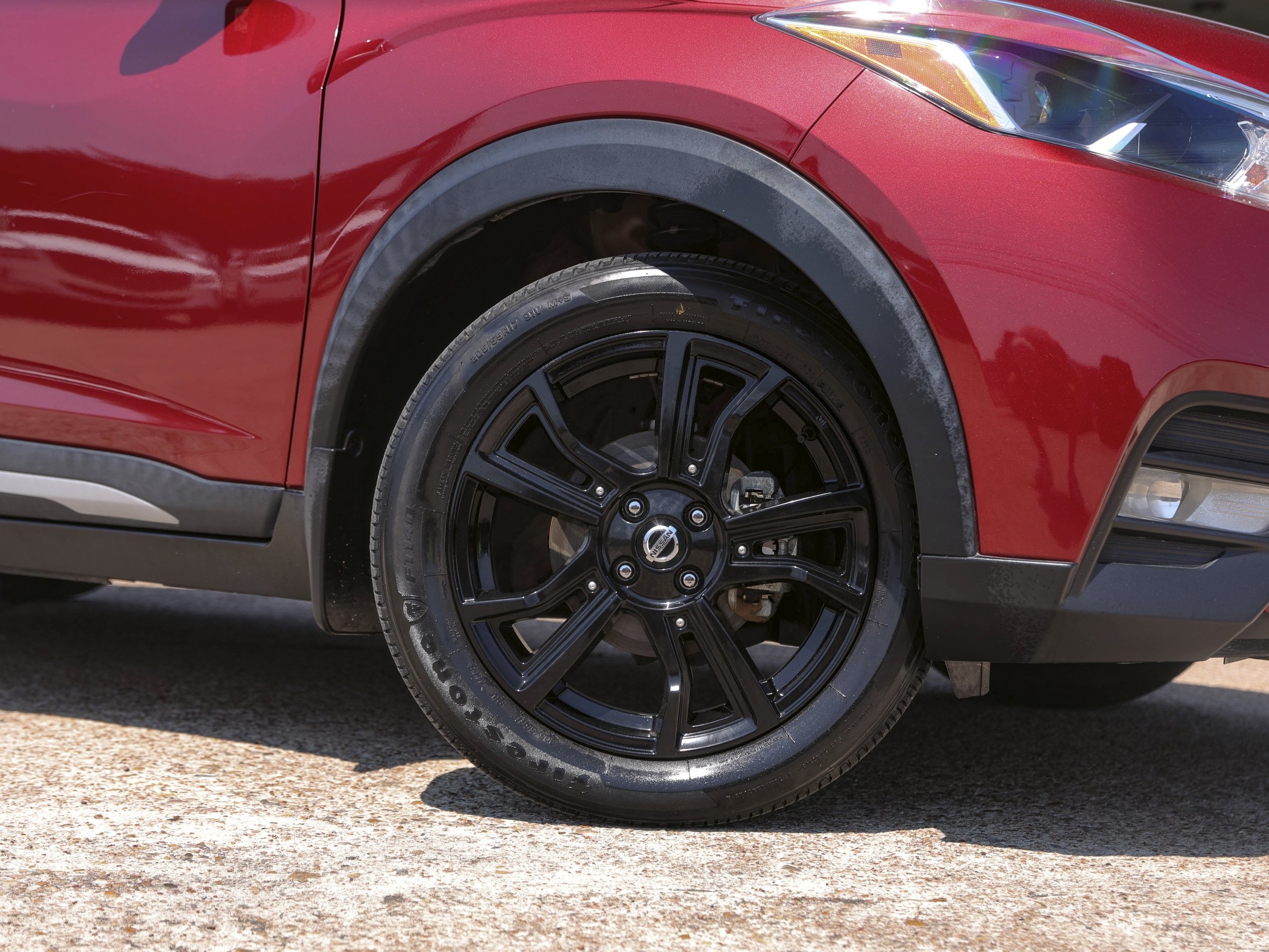 2020 Nissan Kicks SR photo 2